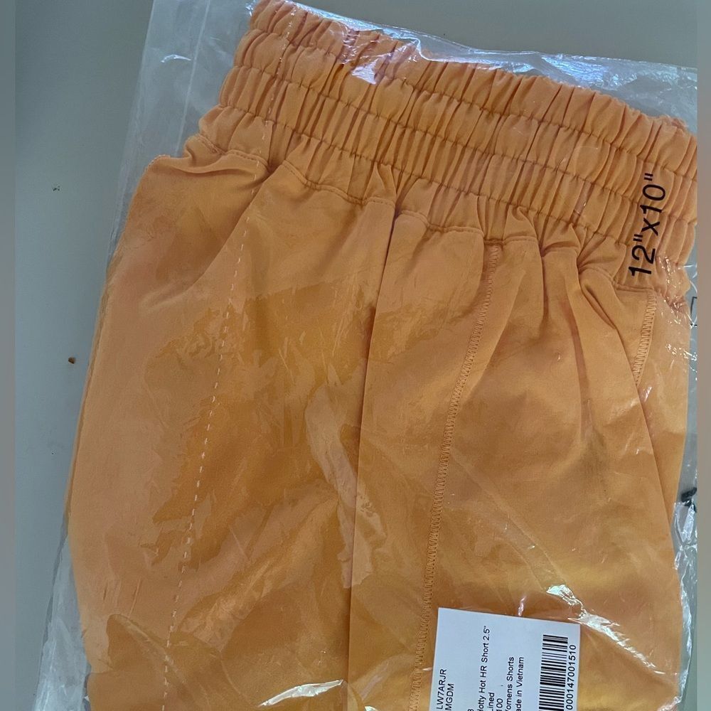 Lululemon Hotty Hot High-Rise Short 2.5"  SIZE 4 6 8 mango dream orange